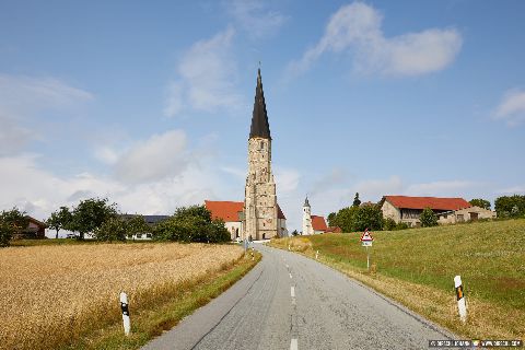 Gemeinde Zeilarn Landkreis Rottal-Inn Schildthurn Kirche Außen (Dirschl Johann) Deutschland PAN